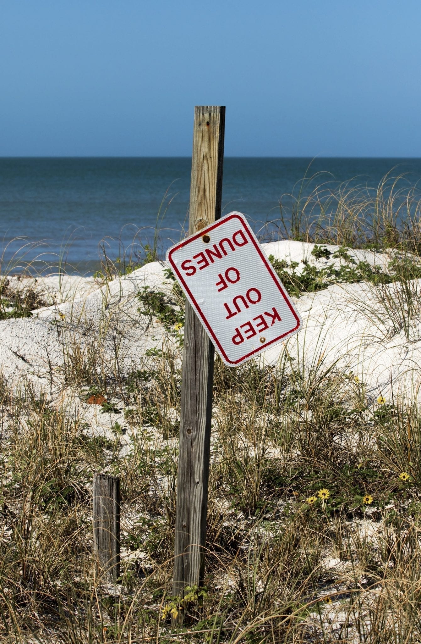 Stay out of dunes sign